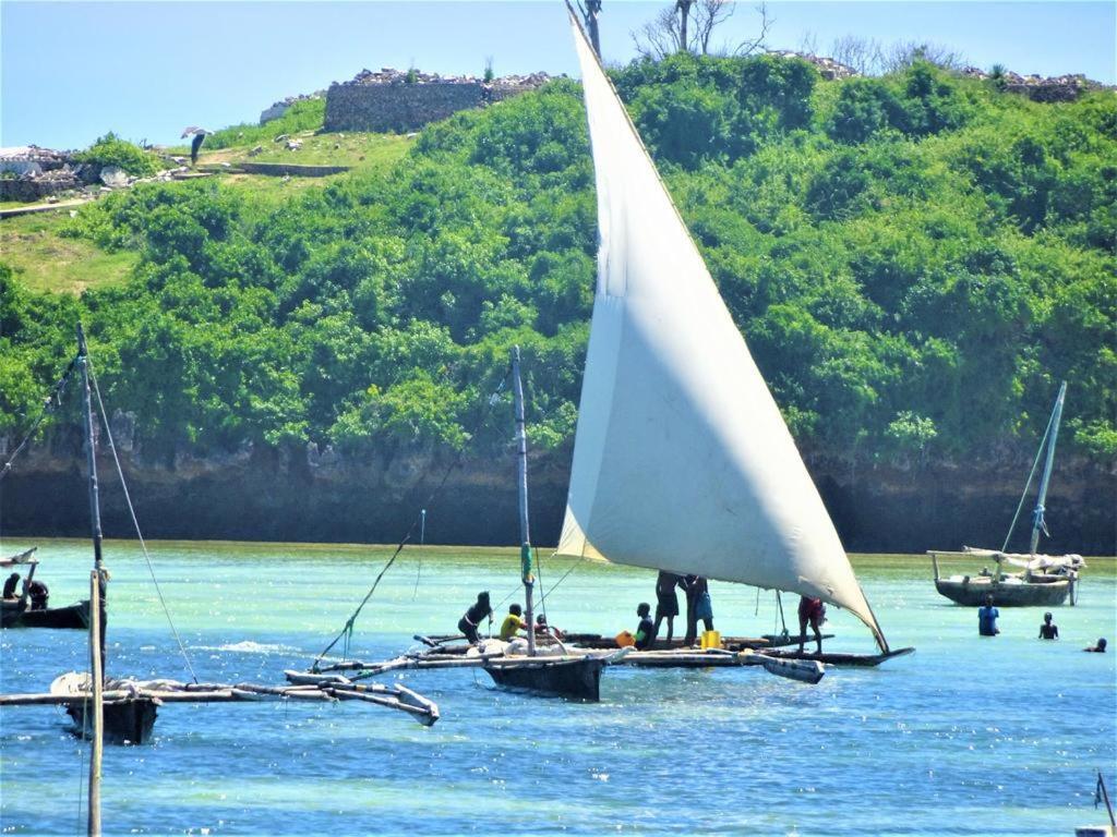 Отель Watamu, Nestled Between Pristine Beaches And Lush Tropical Forest Экстерьер фото