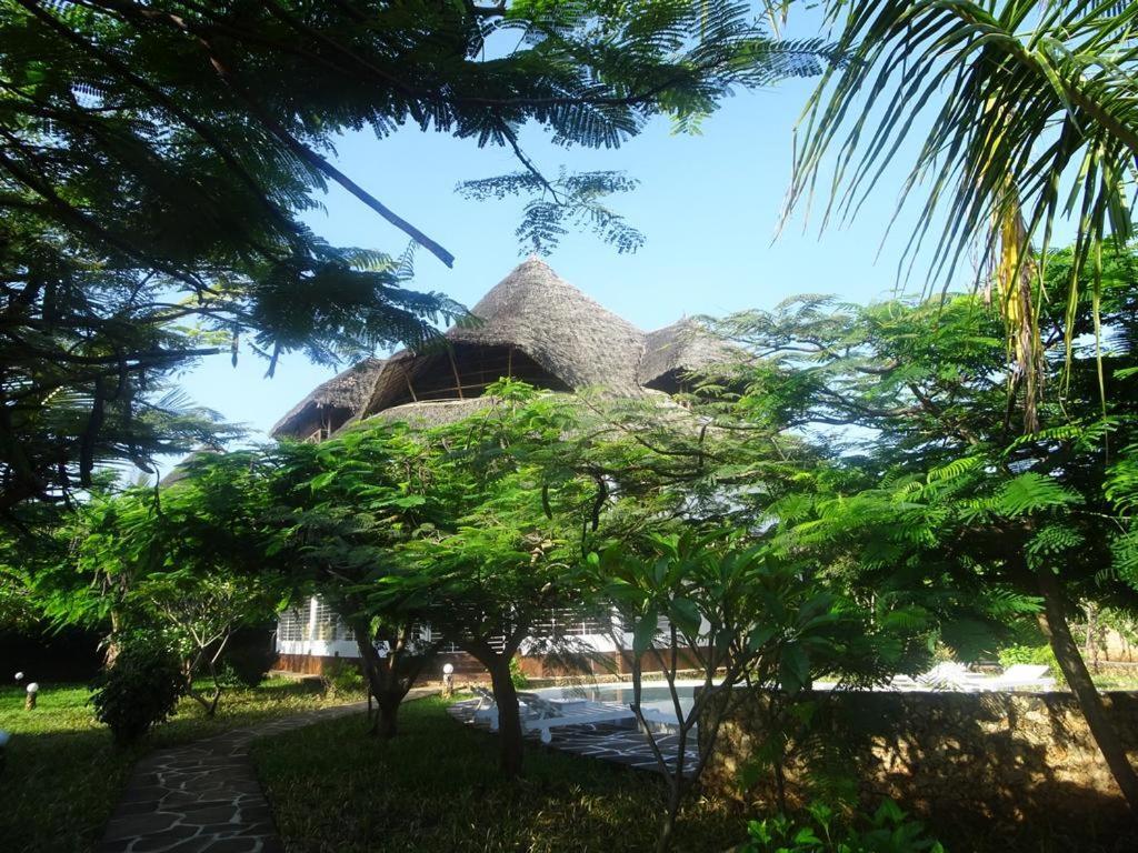 Отель Watamu, Nestled Between Pristine Beaches And Lush Tropical Forest Экстерьер фото