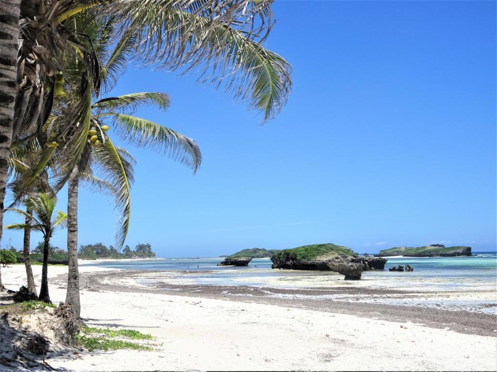 Отель Watamu, Nestled Between Pristine Beaches And Lush Tropical Forest Экстерьер фото